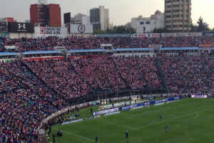 Afición de Chivas en el Estadio Azul